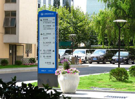 江华哪些因素影响宣传栏的制作？